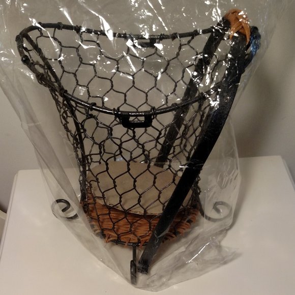 Wire & wicker, all occasion basket, never used, in orig. box, black & tan - Picture 1 of 3
